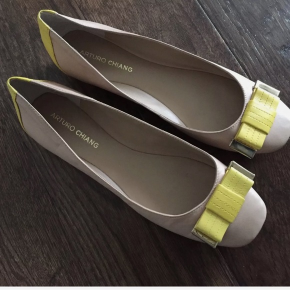 Arturo Chiang Flats, Vintage Style, Leather Yellow And Beige, Size 9. - Picture 2 of 7